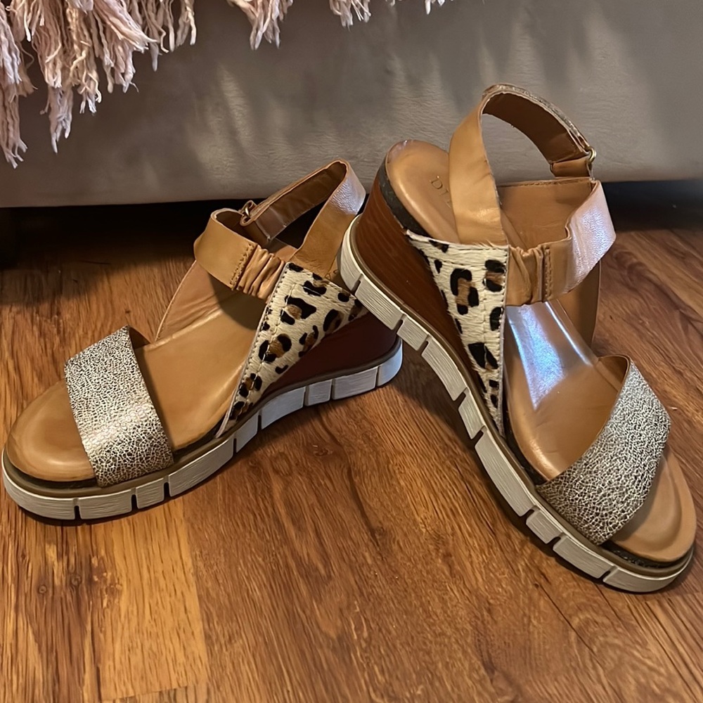 Never Worn Sandals Size 8